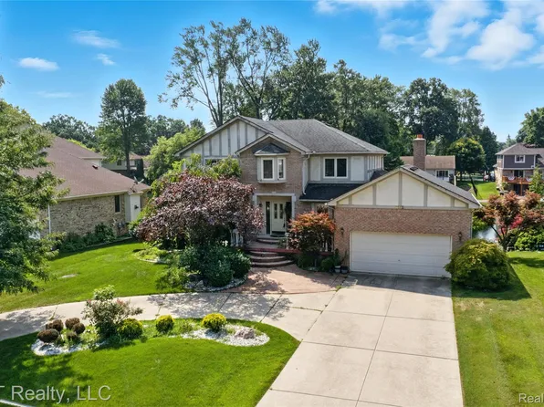 1142 E South Blvd, Troy, MI 48085