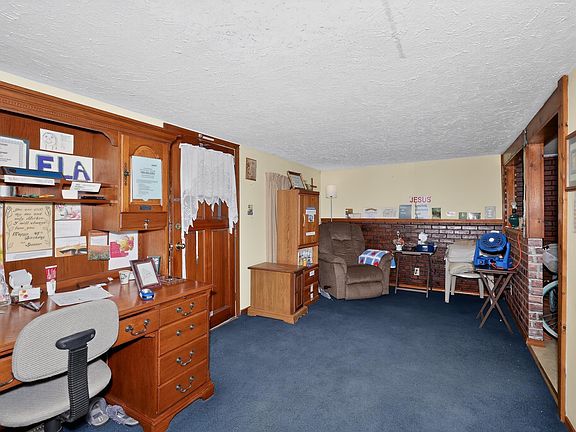 3rd image of 2301 N Lafountain St