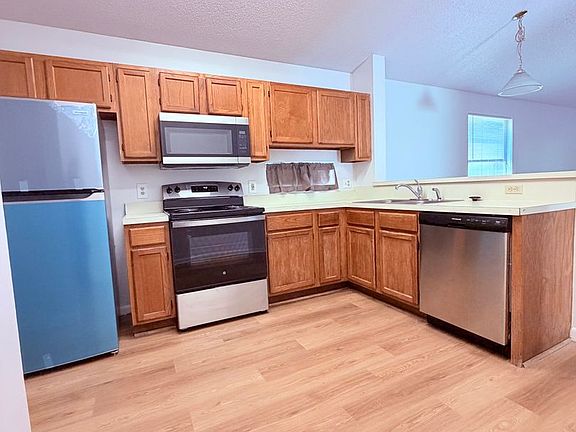 2nd image of 8742 Pinevalley Ln