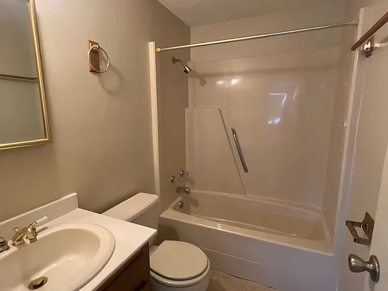 213 E Buford St — Photo 12