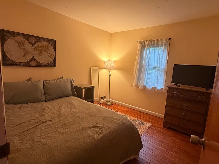 5156 Lester St — Photo 3
