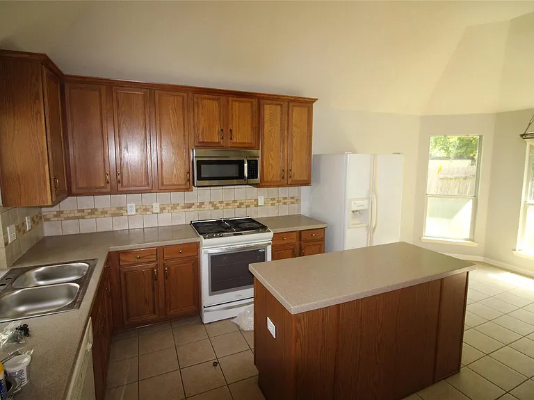 1011 Lexington Green Dr — Photo 9
