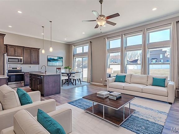 4th image of 1042 Palisades Ln