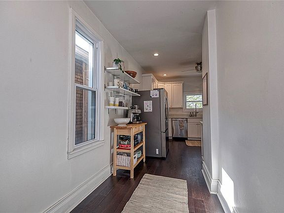 3rd image of 833 Flemington St