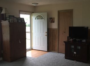 209 Navajo Ave, Hiawatha, KS 66434
