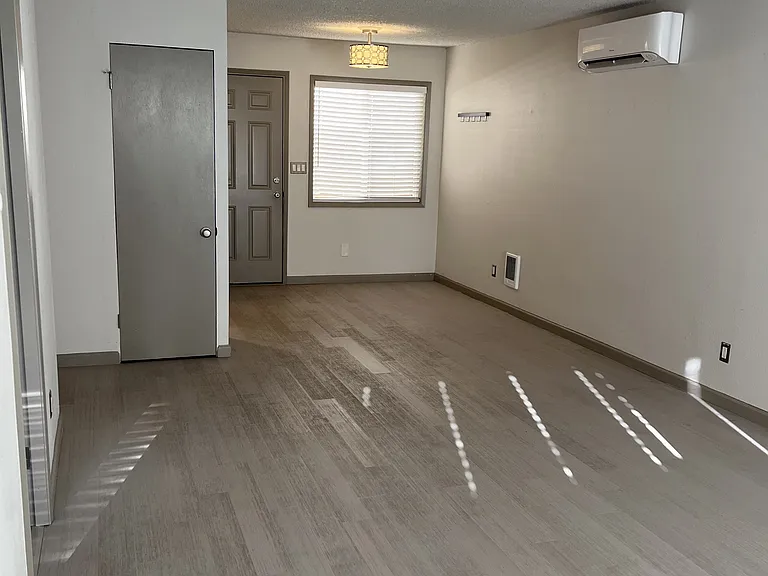 1611 SE Reedway St #1 — Photo 3