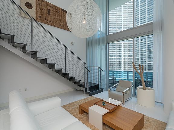3rd image of 200 Biscayne Blvd #908