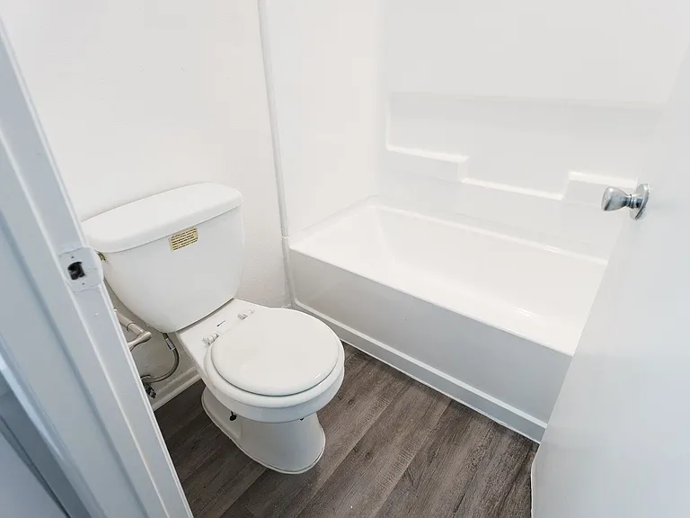 6310 Sylmar Ave — Photo 34