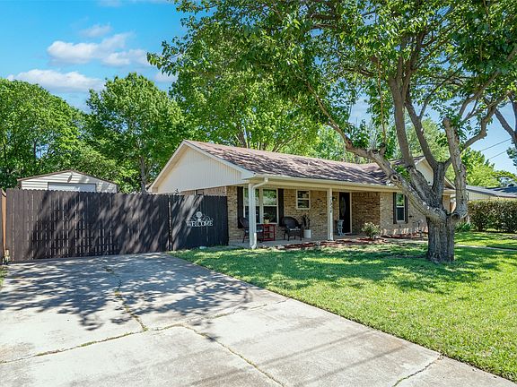 3rd image of 1906 Spring Valley Dr