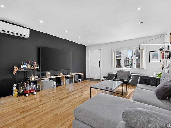 4th image of 32-33 202nd Street