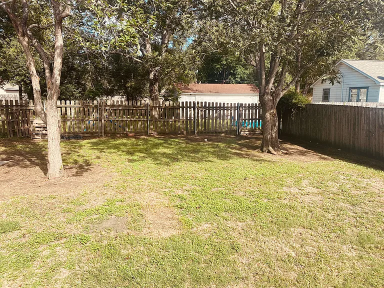 1006 Depot St — Photo 22