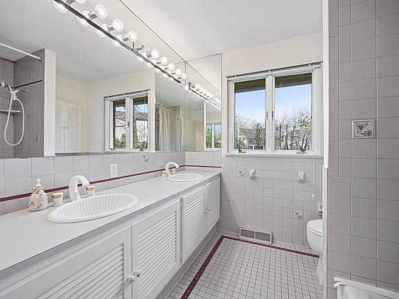 60th image of 2044 Manor Dr