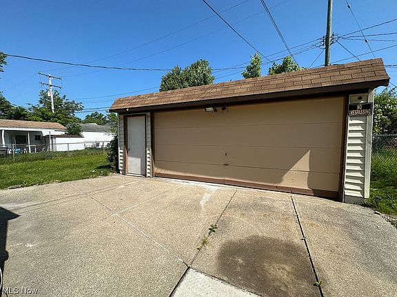 3rd image of 26501 Shirley Ave