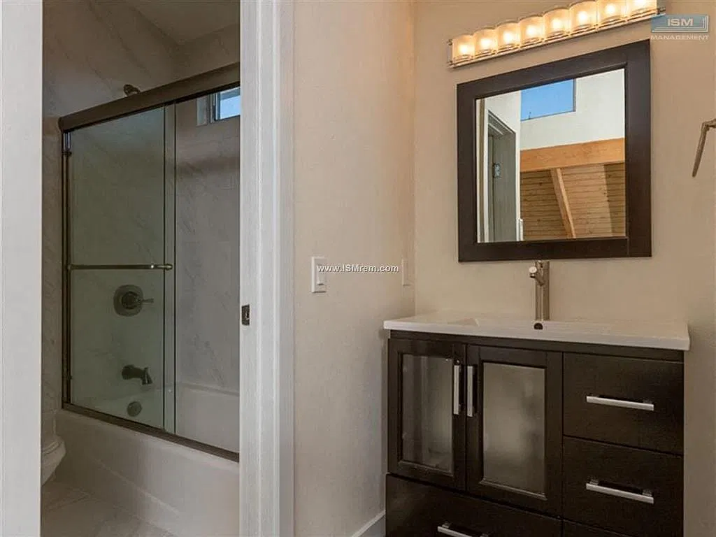 Oxford Lofts — Photo 3