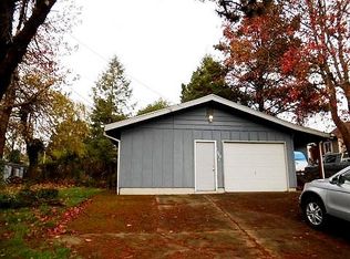 752 SE 10th St, Toledo, OR 97391