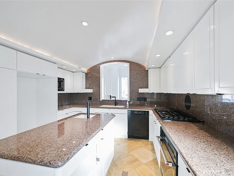 411 Goldenrod Ave #B — Photo 18
