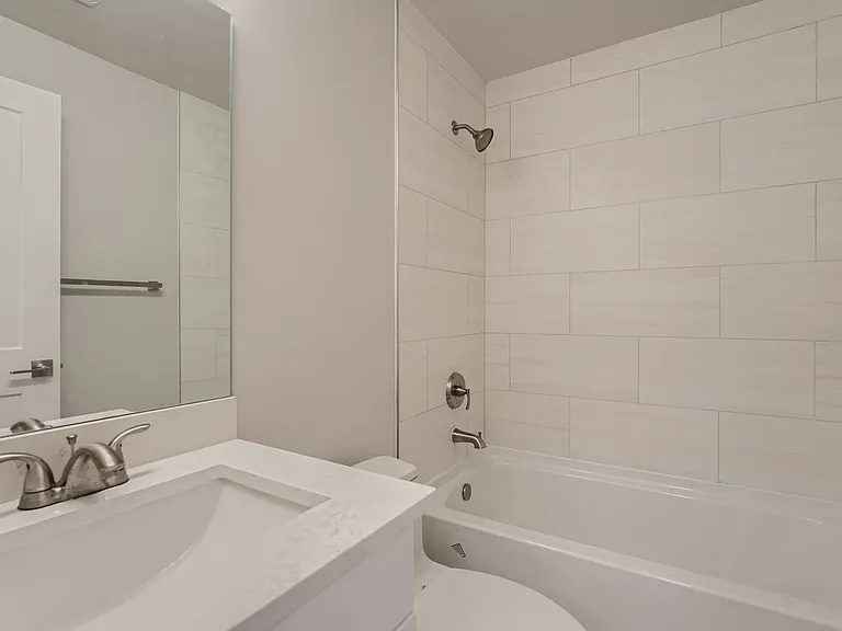 Four Seasons Apartments — Photo 8
