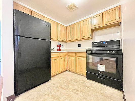 3rd image of 4 N Portland Ave #2
