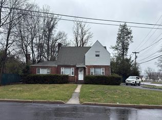 2 Locust St, Elmsford, NY 10523