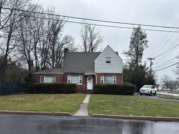 2 Locust St, Elmsford, NY 10523