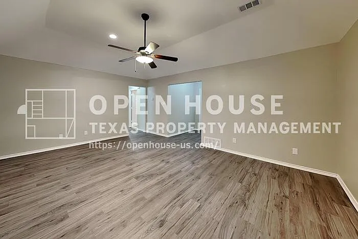 3 bed, 2.0 bath, 1718 sqft, $2,200 — Photo 4
