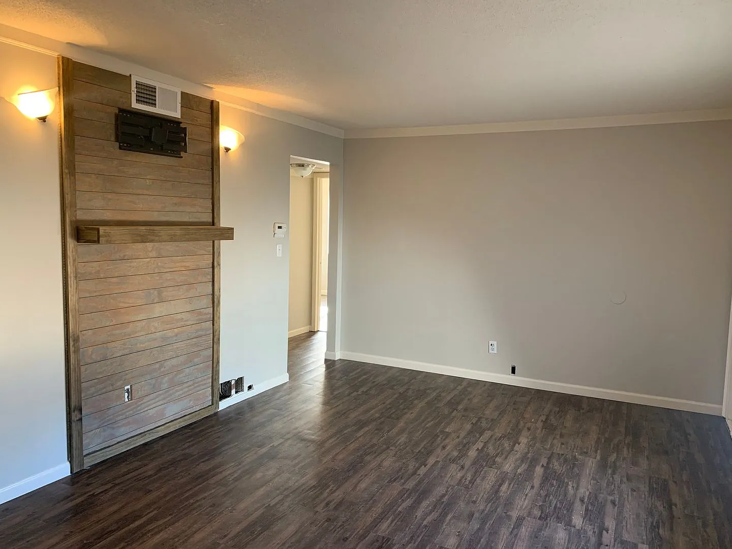 1928 S Millwood - 3 Bedrom, 1 Bathroom — Photo 3