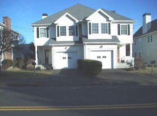 403 S Pine Creek Rd, Fairfield, CT 06824