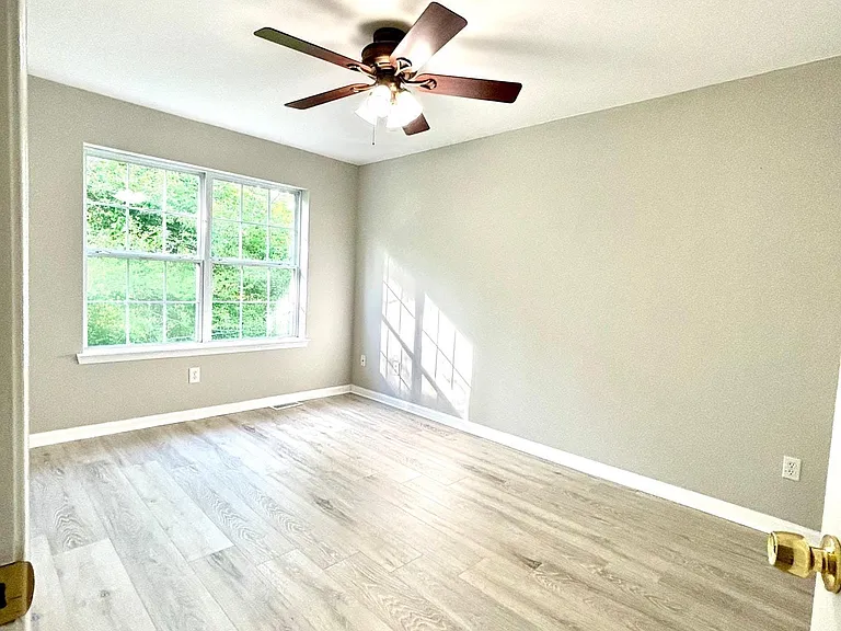27 Oyster Bay Rd #G — Photo 24