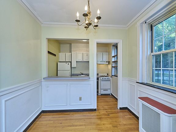 5th image of 7 Arlington St APT 4