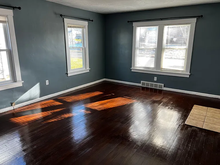 170 Hilton Ave — Photo 3
