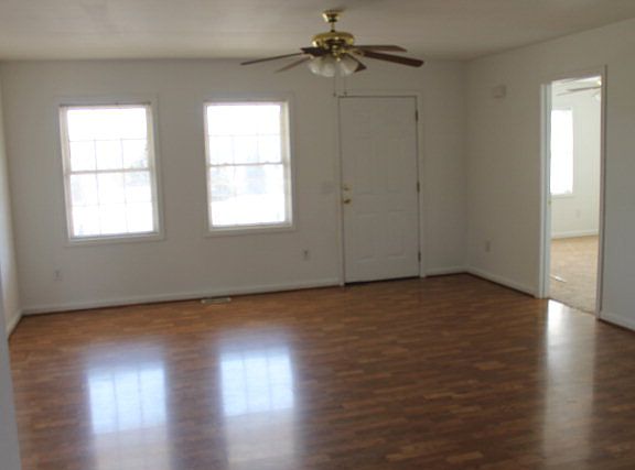 5th image of 253 Hallock Dr