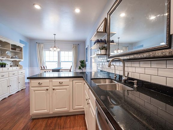 5th image of 10896 S Weiss Dr
