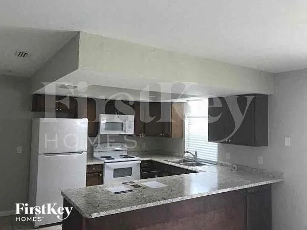 3 bed, 2.0 bath, 1506 sqft, $3,000 — Photo 4