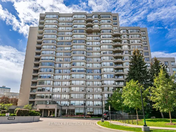 7 Townsgate Dr, Vaughan, ON