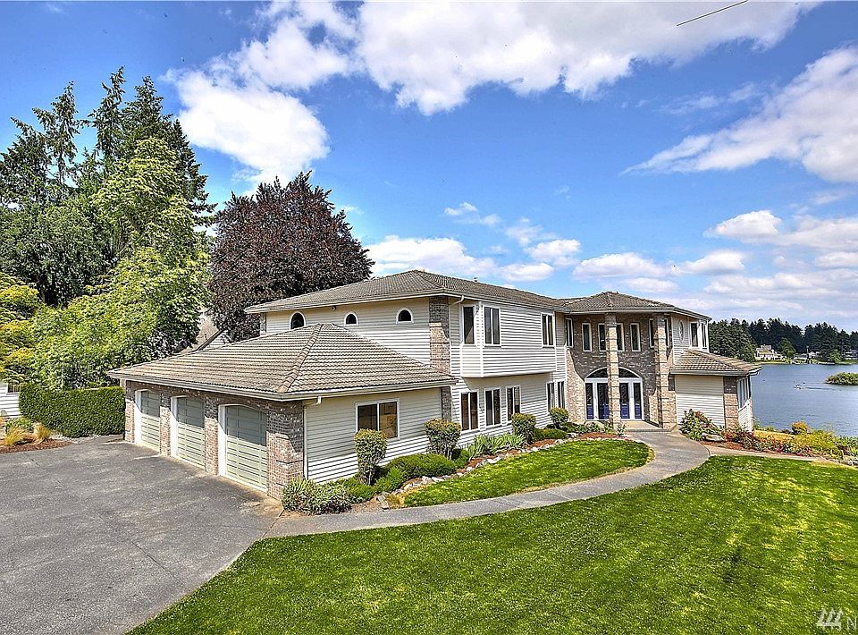 Custom built Lake Steilacoom waterfront home. 