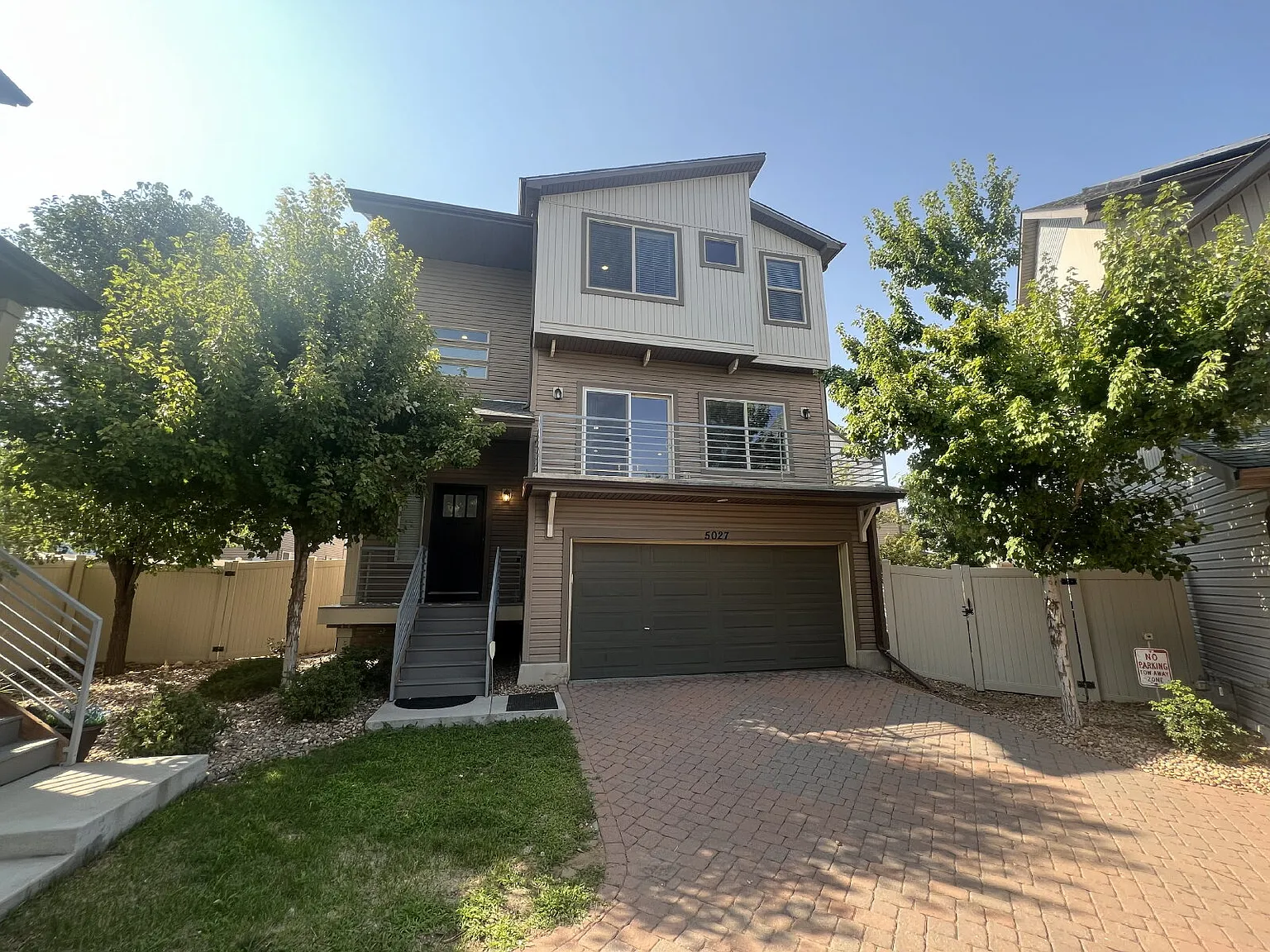 "Spacious 4-Bed Oasis with Granite Elegance & Hardwood Charm in Denver" — Photo 1