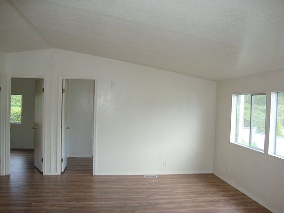 4th image of 205 Benson St