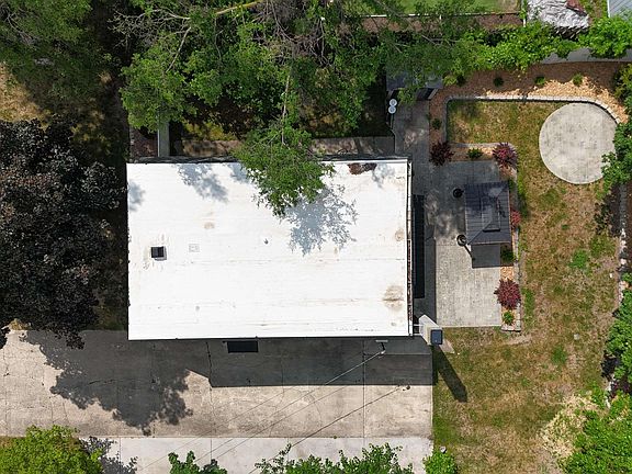 3rd image of 326 John St