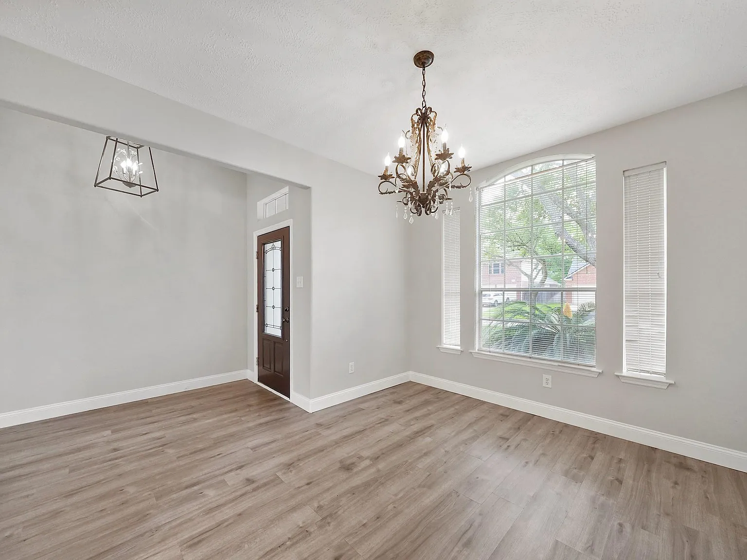 4 bed, 2.0 bath, 1995 sqft, $2,500 — Photo 2