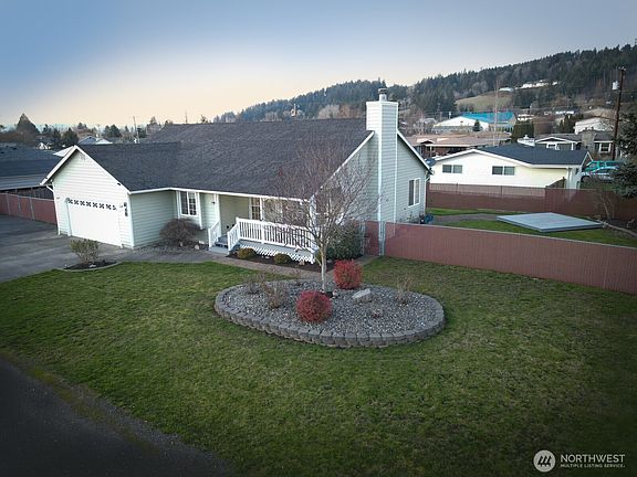 5th image of 823 SW 21st Street