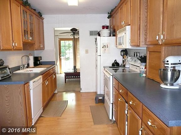 5th image of 919 Barton Oaks Pl