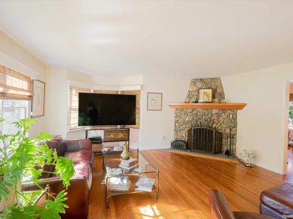 199 Woodlawn Avenue, Saint James, NY 11780