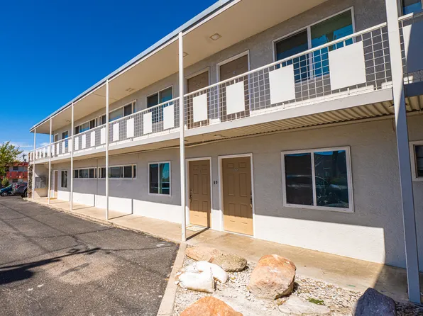 Stylishly Updated Uptown 1 Bedrooms with Trash Valet Service, 2612 Dakota St NE APT G, Albuquerque, NM 87110