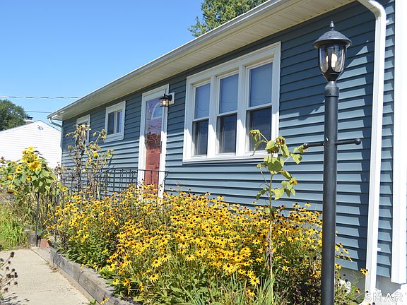 3rd image of 32 Riverdale Road