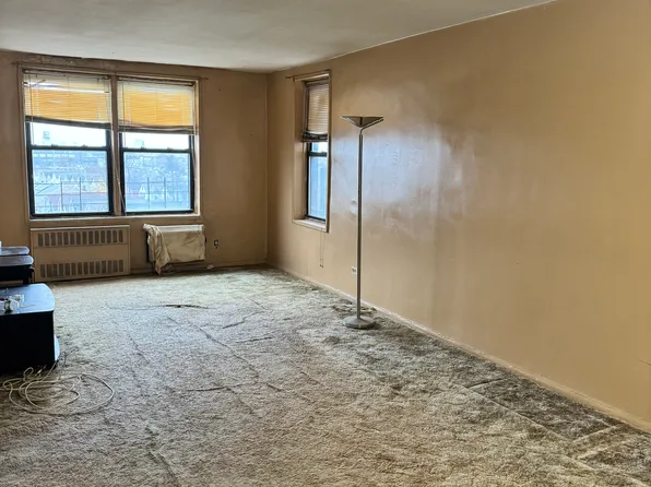 87-46 Chelsea Street image 2 of 13