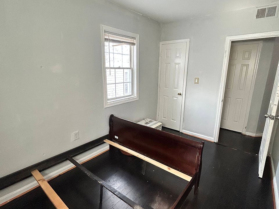 2nd image of 5021 Benning Rd SE