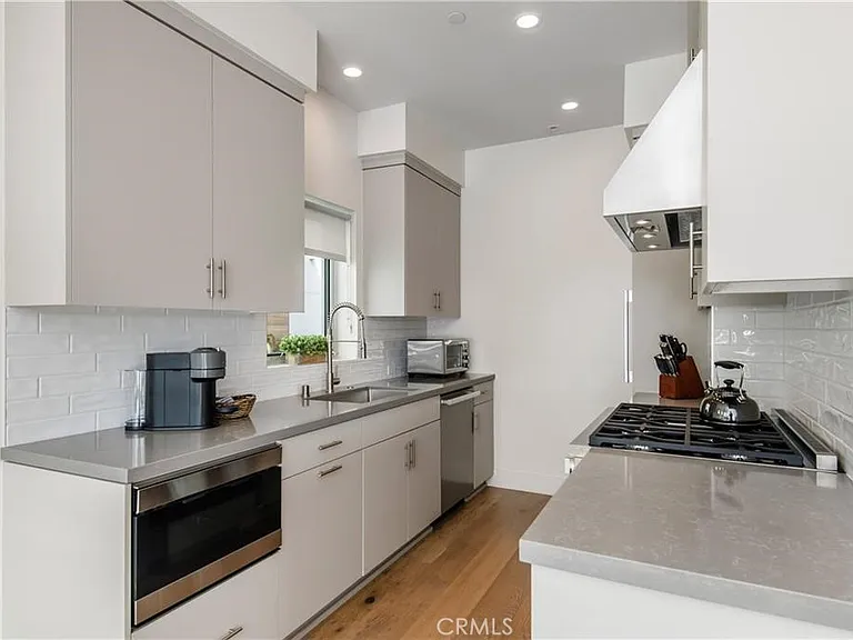 3920 Coast Hwy E — Photo 19