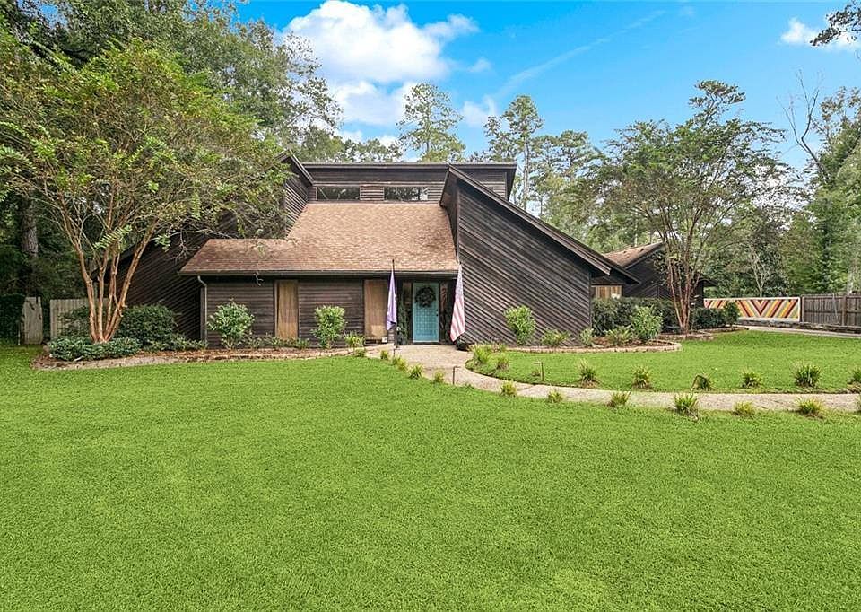 1st image of 202 Holly Dr