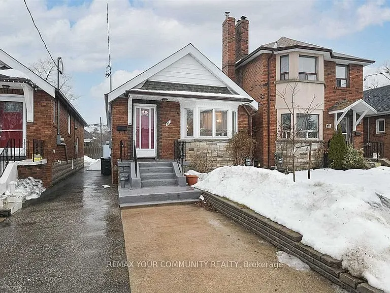26 Elmsdale Rd W — Photo 2