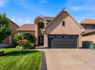 990 Upper Kenilworth Ave, Hamilton, ON L8W 2L3